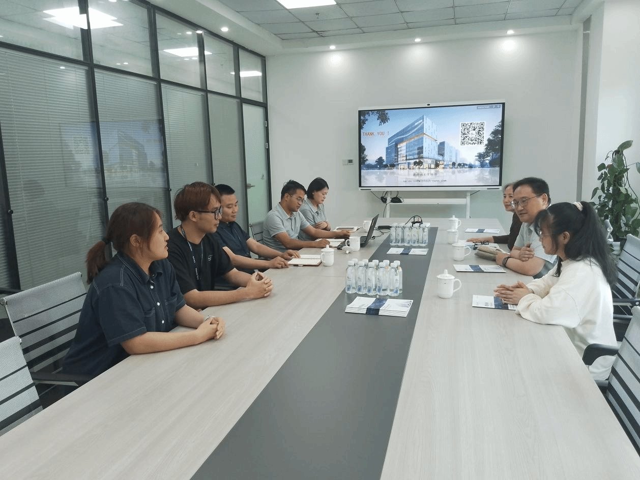应用化学系主任马戎及专任教师张丽红