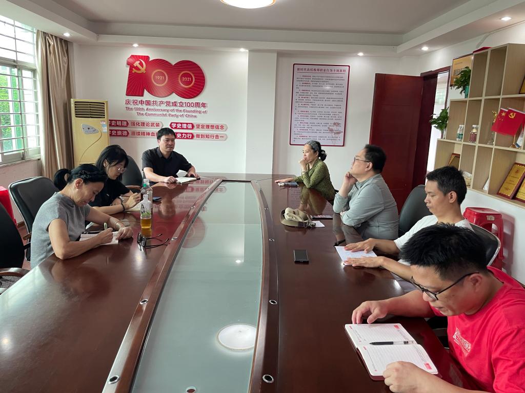 党政办人员及毕业班辅导员参加会议