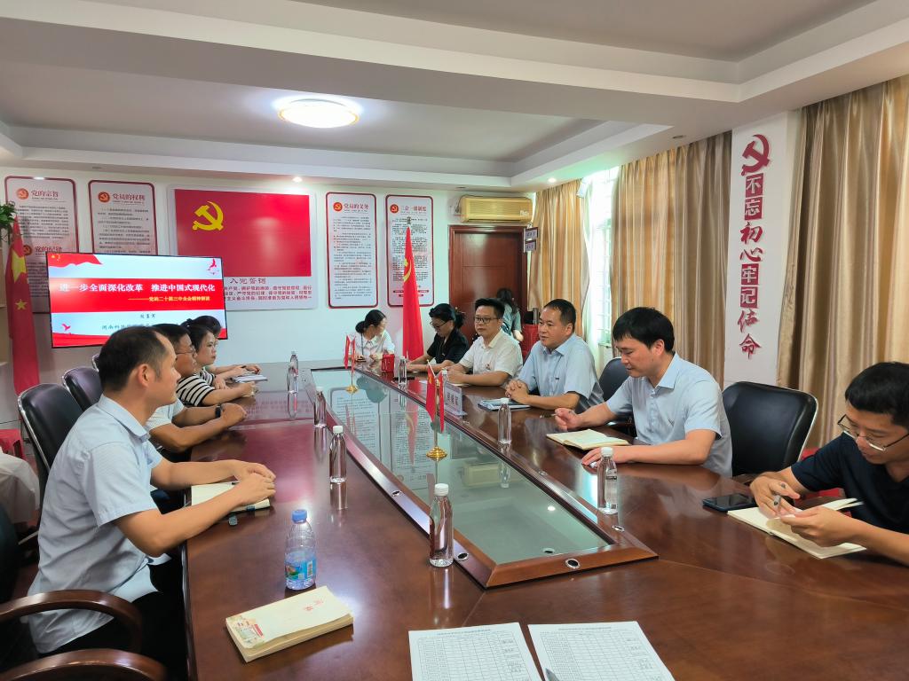 会议邀请校宣讲团成员